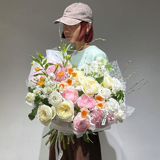 “Sandersonia” Signature Bouquet