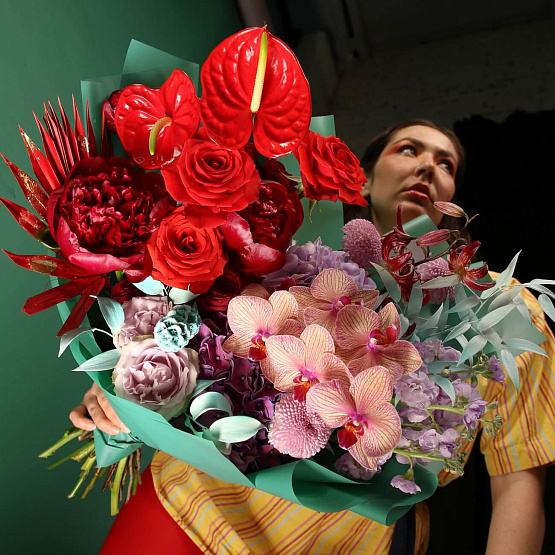 Signature Bouquet in the style of GUCCI