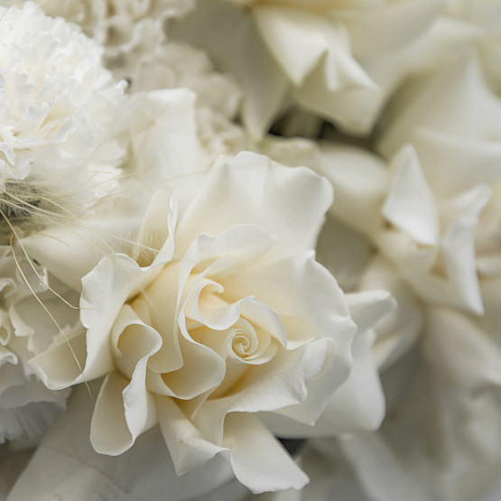 French Roses “Playa Blanca” and Dianthus with Stipa Duo Bouquet