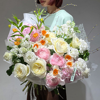 “Sandersonia” Signature Bouquet