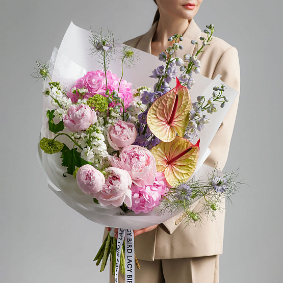 “Air Kiss” Signature Bouquet