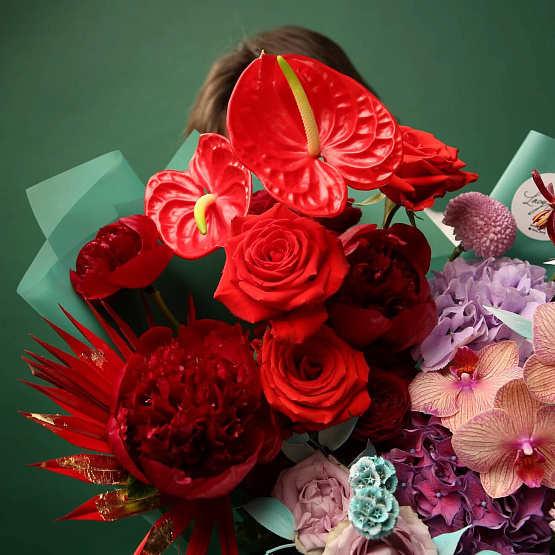 Signature Bouquet in the style of GUCCI
