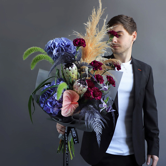 “Prometheus” Signature Bouquet