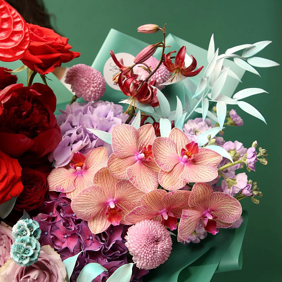 Signature Bouquet in the style of GUCCI