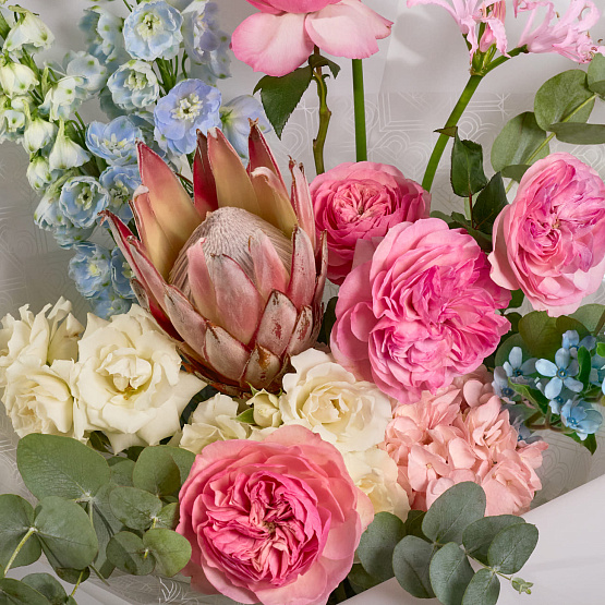 Signature bouquet with protea