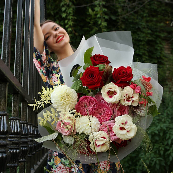 Signature Bouquet in the style of Dolce & Gabbana
