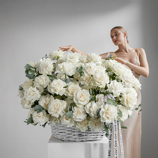 Корзина французских роз Playa Blanca